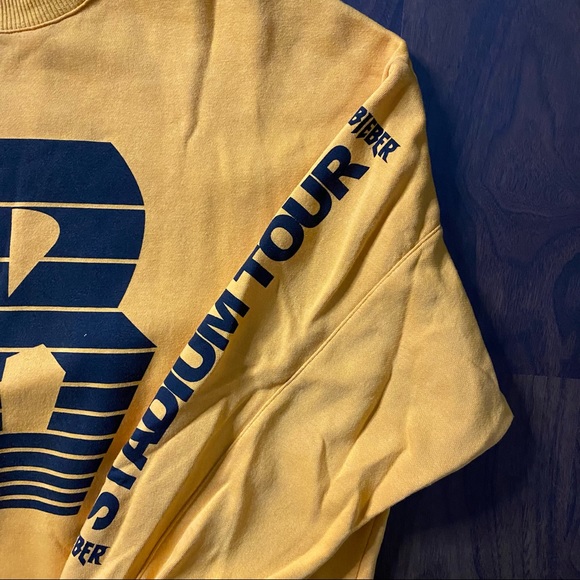 Justin Bieber 2017 Stadium Tour Crewneck - Picture 3 of 3
